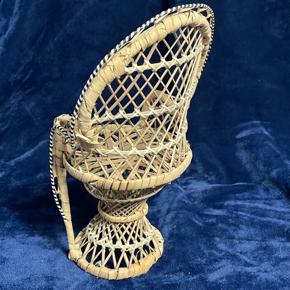 VTG Boho Wicker Peacock Doll Chair - Picture 4 of 5